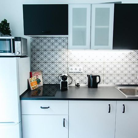 בודפשט Black & White Apartment With A Gift Soft Panda מראה חיצוני תמונה