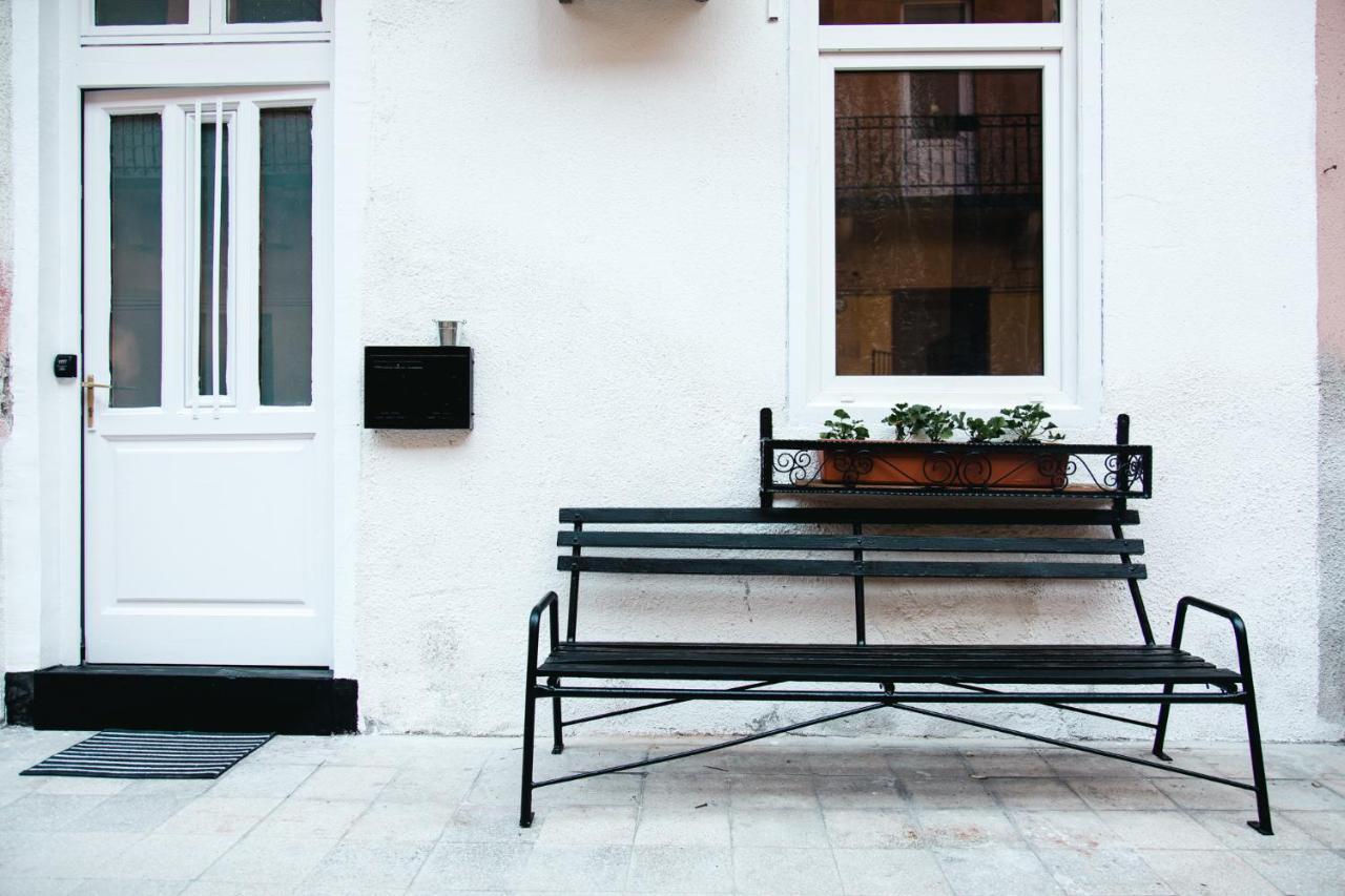 בודפשט Black & White Apartment With A Gift Soft Panda מראה חיצוני תמונה